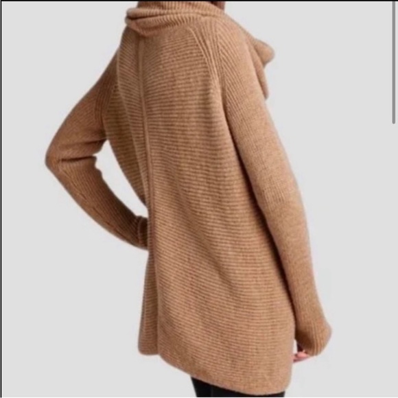 Vince Wool Alpaca Blend Oversized Turtleneck Ribbed Sweater in Camel Tan - Picture 10 of 10